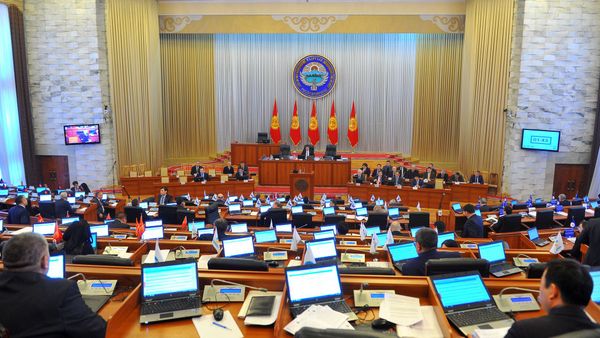 Депутаттар Жогорку Кеңештин 2027-жылга чейин өнүгүү стратегиясын бекитүү жөнүндө долбоорун кабыл алышты