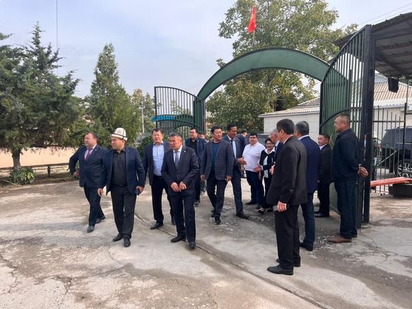 Депутаттык тобунун көчмө жыйыны Баткенде өтүүдө – «Мекенчилдин» курамы