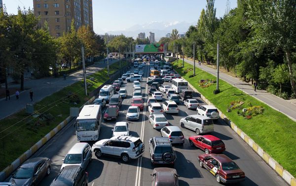 Кыргызстанда миң адамга 158 жеңил унаа туура келет — Улутстатком