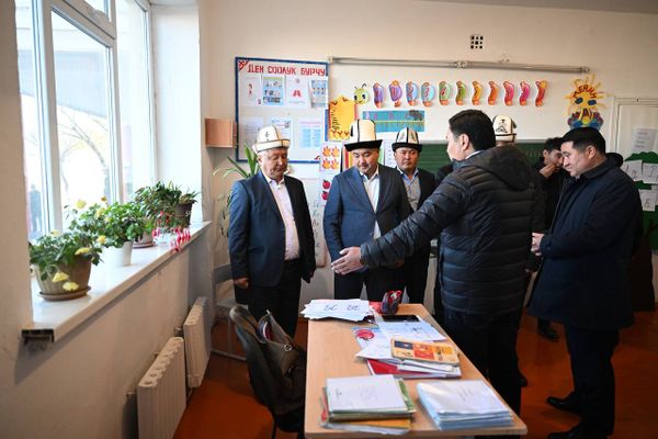 Депутаттык топ төрага менен биргеликте Нарын облусун иш сапары менен кыдырып башташты