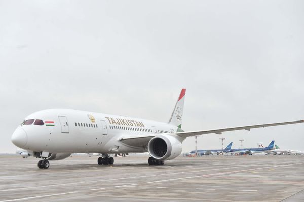 Эмомали Рахмон Кыргызстанга келди