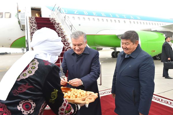 Өзбекстандын президенти Шавкат Мирзиеев Кыргызстанга келди