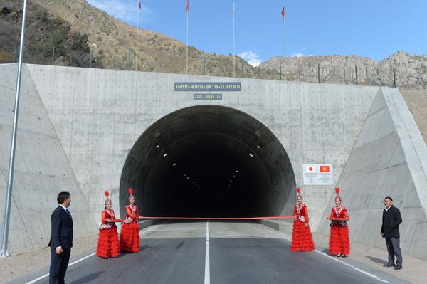 Бишкек-Ош жолундагы кар көчкүгө каршы тоннели ачылды