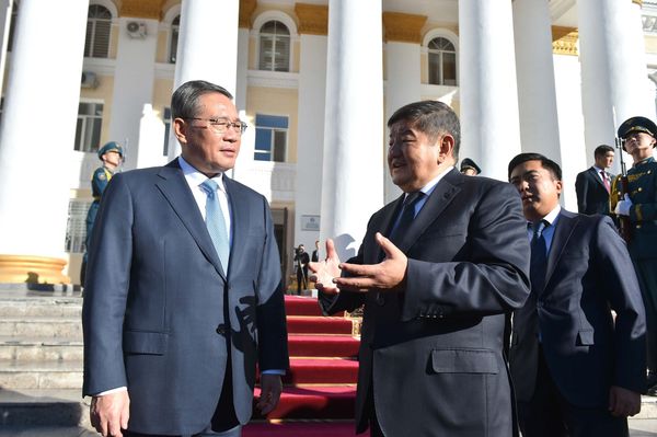 Кыргызстан менен Кытайдын өкмөттөрү кеңейтилген курамда сүйлөшүүлөрдү өткөрдү