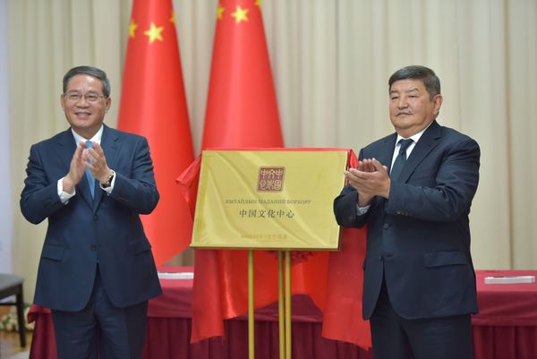 Кытай менен Кыргызстан 12 документке кол койду