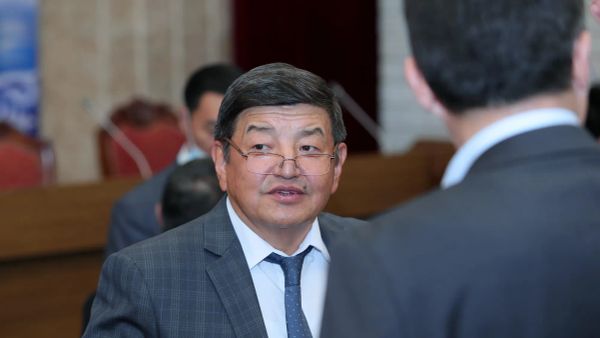 Келинчегим 1 млрд 200 млн сом салык төлөдү. Сизге эмне керек? – Акылбек Жапаров