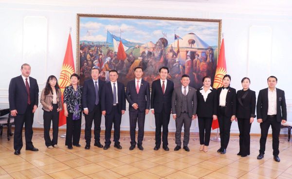 Депутаттар Кытайдын Нинся-Хуэй автономдук районунун делегациясы менен жолугушту