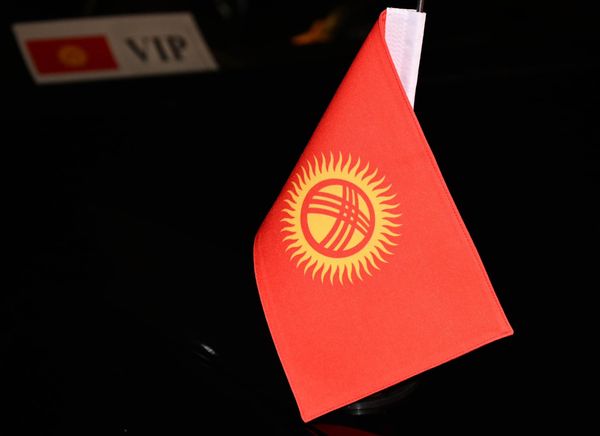 Президент Садыр Жапаров иш сапары менен Парижге келди