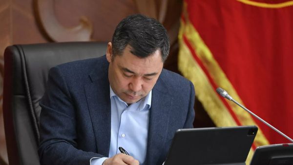 Садыр Жапаров үч мамлекетке жаңы элчилерди дайындады