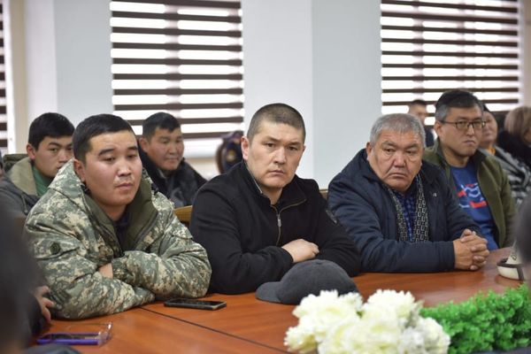 “Дордой-моторс” базарынынын митингчилери баш калаанын мэри менен жолукту