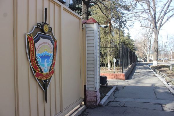 Ала-Букада аткезчиликке көмөктөшкөн чек арачылар кармалды