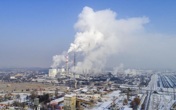 Баш калаадагы кырдаалга байланыштуу Акылбек Жапаров Бишкекке кайтып келет