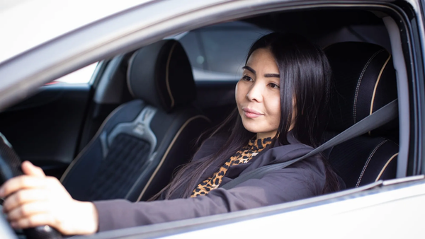 Бишкектки таксист айым эркиндик, жылмаюу жана өзгөчө буйрутмалар жөнүндө