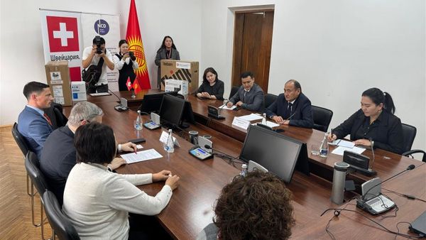 Швейцария Саламаттык сактоо министрлигине  43 млн сомдук компьютердик жабдууларды берди