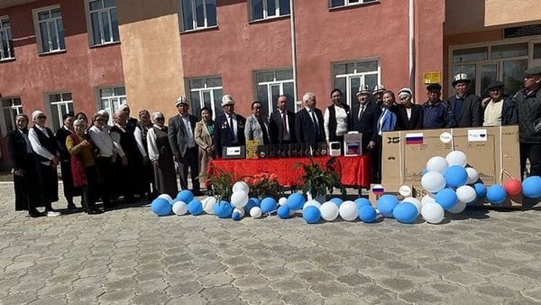 «Альянс Алтын» Таластын мектептерине компьютердик жабдууларды тапшырды