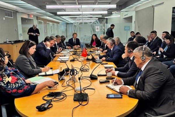 КРнын инвестициялык климатын жакшыртуу маселеси Вашингтондо талкууланды