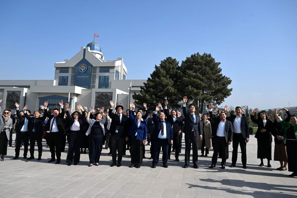 «Ак илбирсти колдоо үчүн 23 мүнөт» акциясы болду