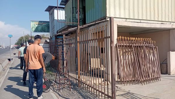 Ош – Бишкек жолунун боюндагы мыйзамсыз курулуштар алынууда