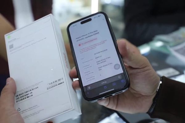 Бишкектеги ири соода борборлорунан мыйзамсыз  уюлдук телефондор табылды