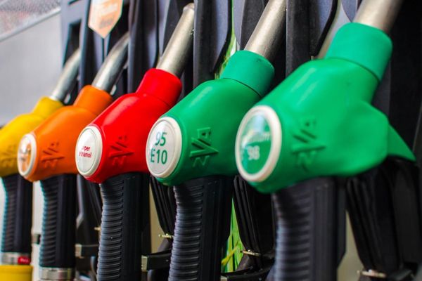 Бишкектин май куюучу жайларында бензин тартыштыгы жаралды