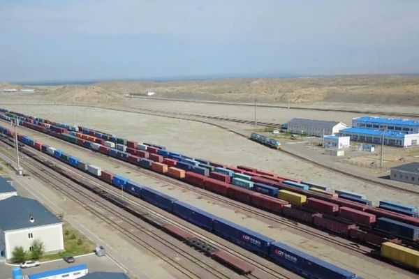 Кытай, Казакстан чек арасында 3 миң вагон буудай топтолду