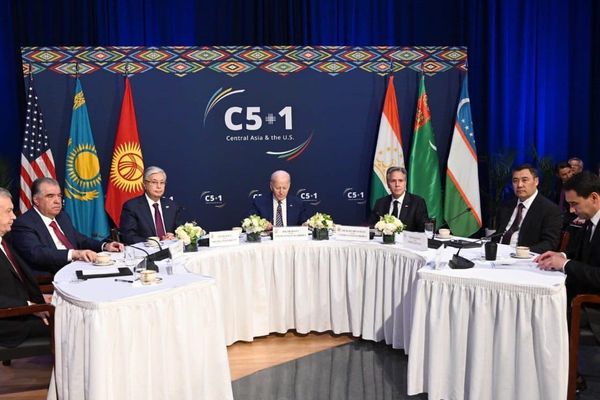 Дональд Трамп Борбор Азия өлкөлөрүнүн лидерлерин С5+1 форматындагы саммитке чакырды