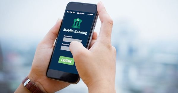 Мобилдик банкинг аркылуу сом менен акча которуу убактылуу комиссиясыз жүргүзүлөт