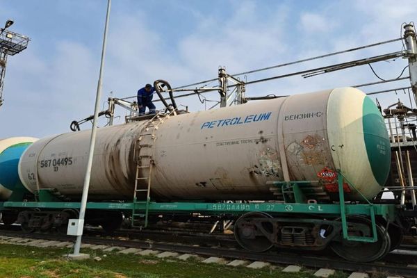 Казакстан мунай продукциялары менен бензинди өлкөдөн сыртка чыгарууга тыюу салды