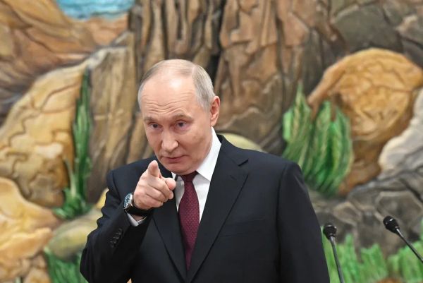 В.Путин: "Россия бюджети импорттон он миллиарддаган рублди ала албай калып жатат"