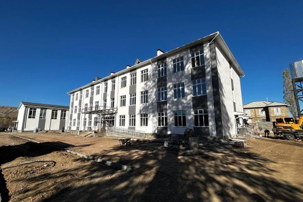 Ошто 225 орундуу жаңы мектеп пайдаланууга берилди