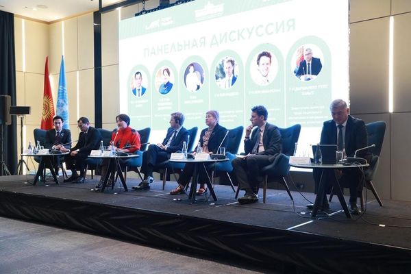 Бишкекте адамдык капиталды өнүктүрүүнүн келечеги талкууланды