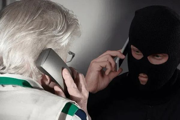 Сак болуңуз! Улуттук банктын атын жамынган алдамчылар элдин ишенимине кирип жатат