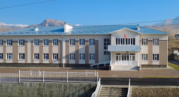 Кара-Суу районунда 150 орундуу жаңы мектеп пайдаланууга берилди