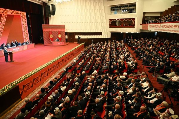 Президент шайлоого катышуу боюнча жалган айткандарды ачыкка чыгарарын билдирди