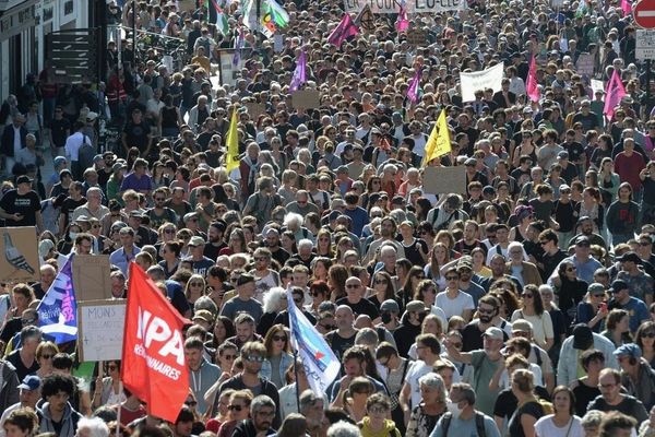 Францияда массалык иш таштоолордон улам алкоголдук компаниялар ишин токтотушту