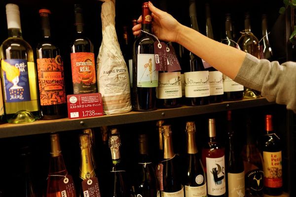 Сауд Аравиясында кирешеси айына 13,3 миң доллардан жогору чет өлкөлүк ичимдик сатып алса болот