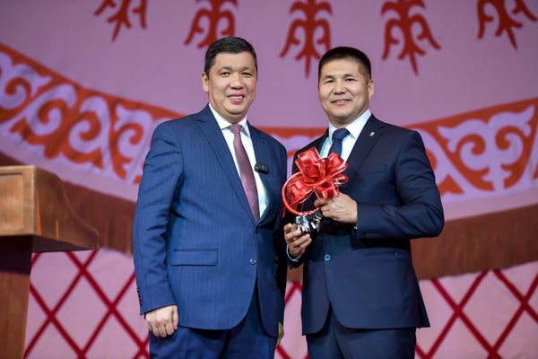 Мэрия "Тазалык" ишканасына 20 атайын техника тапшырды