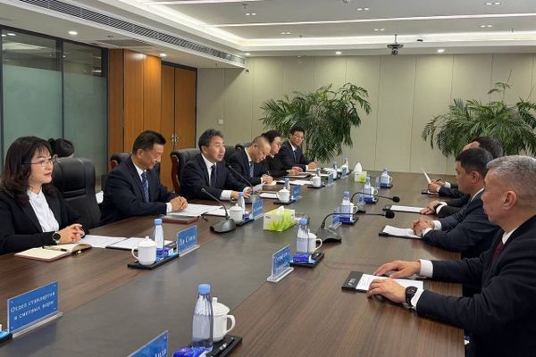 Кыргызстан менен СУАР курулуш тармагында кызматташтыкты чыңдоону макулдашты