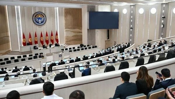 Жаңы жылдан тарта ЖК депутаттары манжа изи же жүздү тааныган тутум менен добуш беришет