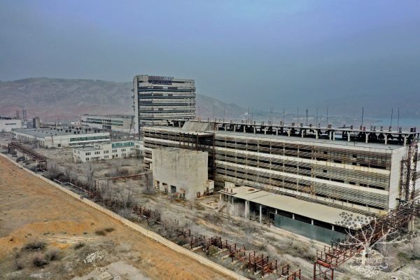 "Кристалл" заводунун айланасындагы уулу заттарды жоюуга МинКаб 92 млн сом бөлөт