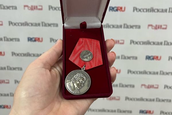 Россияда улуу жазуучу Чыңгыз Айтматовго арналган  медаль чыкты