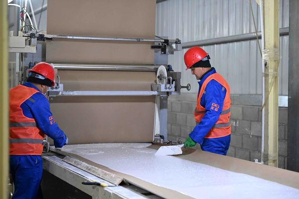 Сузакта жылына 10 млн м² гипсокартон өндүрө турган завод ишке кирди