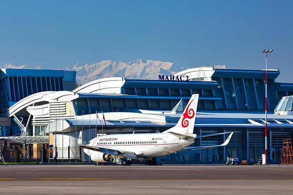 "Манас" аэропортунда туманда учактарды кондура турган жарыктар орнотулуп жатат