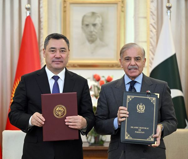 Кыргызстан менен Пакистан ортосунда бир катар келишимдерге кол коюлду