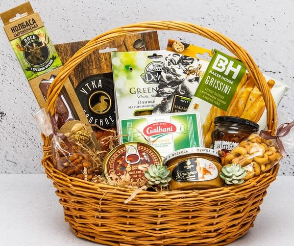 Мамлекеттик жетекчилердин кызматкерлерден белек алышына жана корпоратив өткөрүүгө чектөө киргизилди