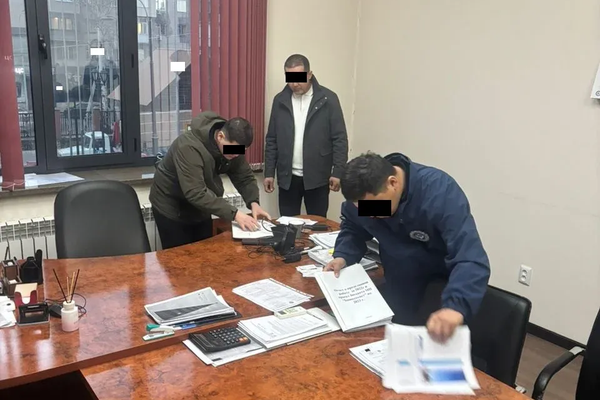 "Бишкексвет" муниципалдык ишканасынын кызматкерлери  кармалды