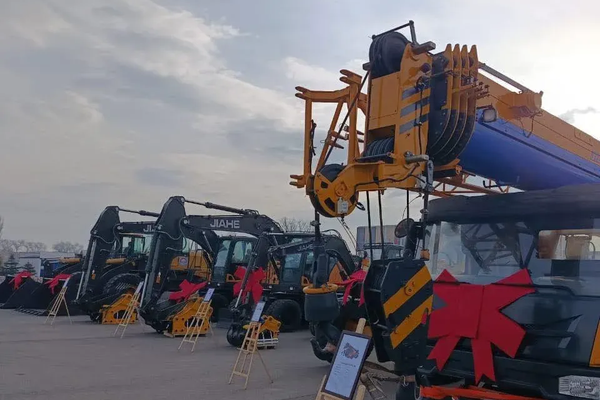 Балыкчы шаарына 10 атайын техника берилди