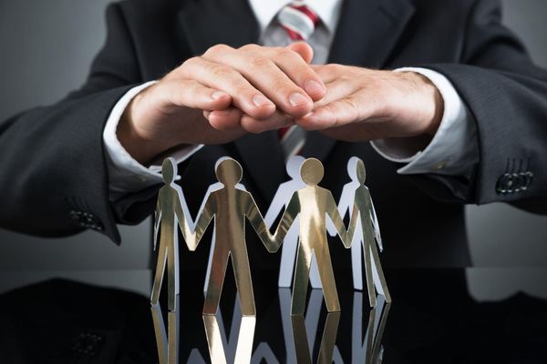 Сокулукта ишкерлерге мыйзамсыз айып салган 10 кызматкер жазаланды