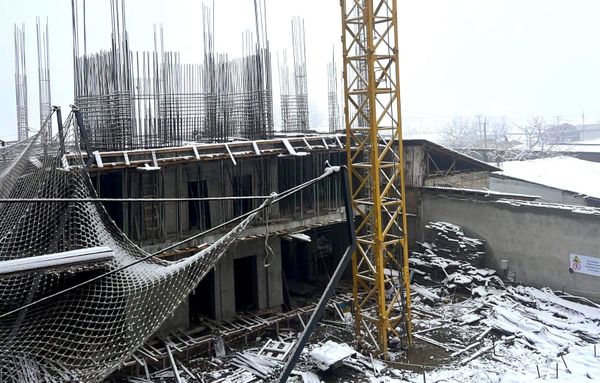 Ошто көп кабаттуу турак үйдүн курулушу текшерилип, эскертүү берилди