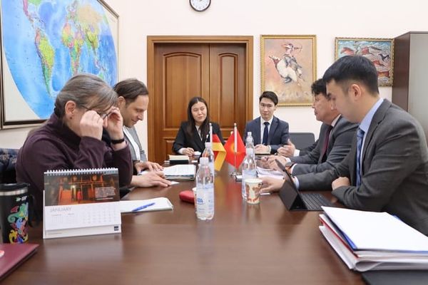Кыргызстан менен Германия соода жана инвестиция багытында кызматташууну күчөтөт